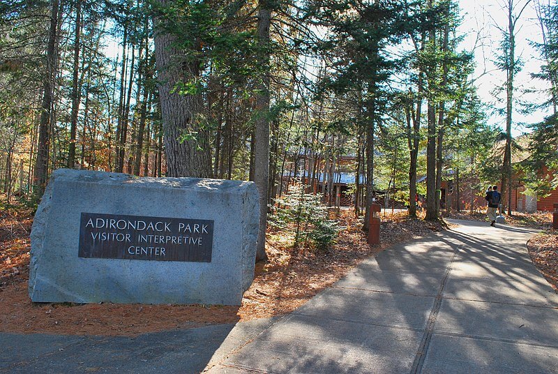 Adirondack Park / Wikimedia / Ana Raquel S. Hernandes
Link: https://commons.wikimedia.org/wiki/File:Adirondack_(6866095131).jpg