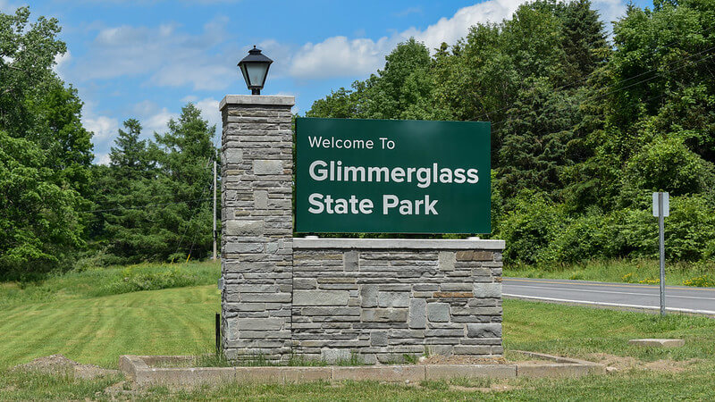 Glimmerglass State Park Entrance / Flickr / jyoga3
Link: Glimmerglass State Park Entrance / Flickr / jyoga3