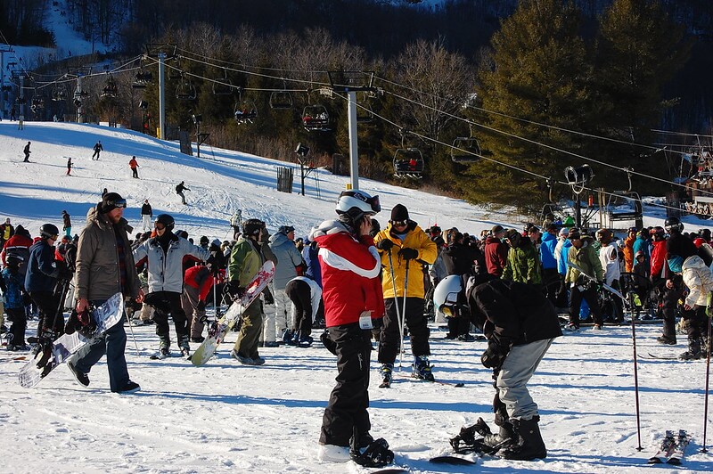 Crowd at Hunter Mountains / Flickr / Wei Zhang
Link: https://flickr.com/photos/zhangwei0119/4308233738/in/photolist-7yGPN3-7y2Jwi-7y2Jqg-7wHfYX-7wHght-7y2Ho6-7y6xAs-7wHoV4-7wHiYp-2ihSAbw-rppQ2d-bfiNWv-qgCssV-4jiQXK-KMSde-4jCSEC-dKdZtD-9uRn4P-GeWCMf-5bWQK-pjhx3-7Cor19-cpzpW9-7s6ghT-j2iJns-7QhJoa-bEVDac-7QhQC4-7Qm4Qb-7QmdPA-nWmuZy-7QhzNp-Jbd1bc-nDZCq9-4BRaqs-7Qm4ZY-9eSrwY-9uSPaX-nDZLQz-7QhJHP-e7xUwb-9uSPyZ-9uVP31-e7sfbp-nWucAT-6dnp1h-9uVDNh-7QmANE-9uVDAN-9uWdjL