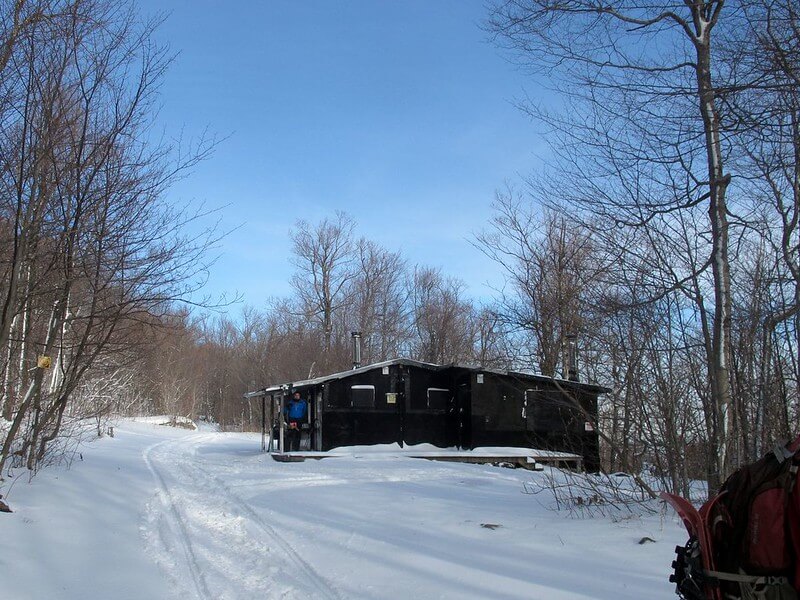 Hunter's Cabin at Bearpen Mountain / Flickr / Greg
https://flickr.com/photos/gparet/32042928986/in/photolist-mnsfU5-QiNpmG-iXVuCH-QiNp1S-Q3DVKD-PDnnsc-QiNppY-QPwowJ-QPwotY-PDnnoK-PZT6gA-QiNp5j-PZT6hY-mnr22M-mnsjHh-mnr8a8-QPwovm-QPwoqS-QPwooC-RhjFF4-PZT6fJ-PDnnpX-RhjFuT-QPwomU-QiNp8f-PZT6gW-RhjFAz-QPworU-RhjFrM-PZT6iE-QiNoZ9-QiNpbw