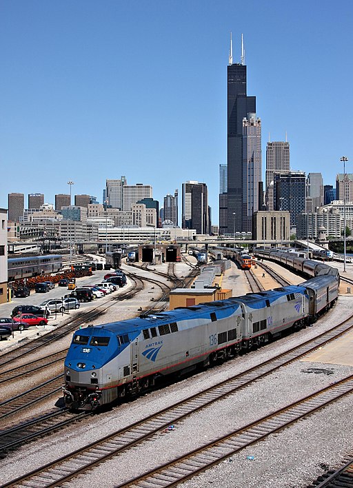 Lake Shore Limited in Chicago Station / Wikimedia / Jerry Huddleston
Link: https://commons.wikimedia.org/wiki/File:A_Lake_Shore_Limited_train_backing_into_Chicago_Union_Station.jpg