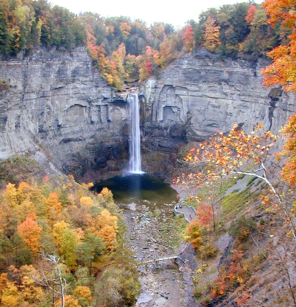 Stunning view of Taughannock Falls / Wikimedia Commons / RockyRaccoon
Link: https://commons.wikimedia.org/wiki/File:Taughannock_Falls.JPG