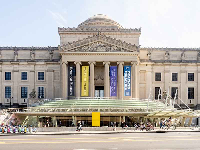 Outside view of Brooklyn Museum Entrance / Wikimedia Commons / ajay_suresh
Link: Link: https://commons.wikimedia.org/wiki/File:Brooklyn_Museum_-_Entrance_(52302265063).jpg

