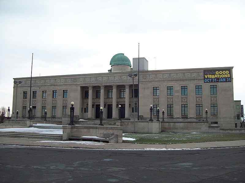 Outside view of Buffalo Museum of Science / Wikimedia Commons / Pubdog (talk)
Link: https://commons.wikimedia.org/wiki/File:Buffalo_Museum_of_Science_Dec_09.JPG
