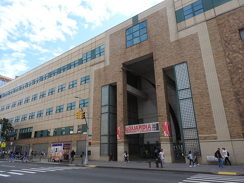 Building of LaGuardia Community College / Wikipedia / Jim Henderson
URL: https://en.wikipedia.org/wiki/File:LGCC_Bldg_E_across_Thomson_avenue_jeh.jpg