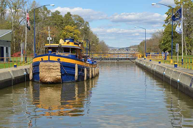 Erie Canalway Tug Lock / Wikimedia Commons / Duncan Hay
Link: https://commons.wikimedia.org/wiki/File:Erie_Canalway-_Tug-Lock.jpg
