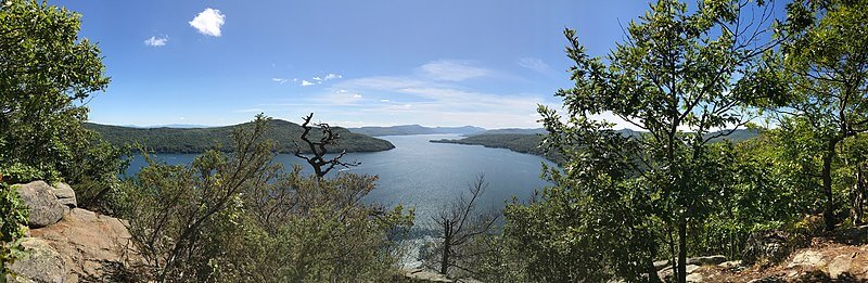 Beautiful view of Lake George Cook's Bay / Wikimedia Commons / OrIGInalPyRO
Link: https://commons.wikimedia.org/wiki/File:Lake_George_Cook%27s_Bay.jpg