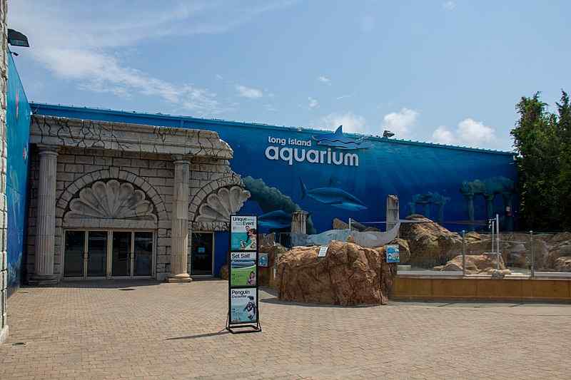 Outside view of Long Island Aquarium / Wikimedia Commons / Mike Peel
Link: https://commons.wikimedia.org/wiki/File:Long_Island_Aquarium_2018_106.jpg
