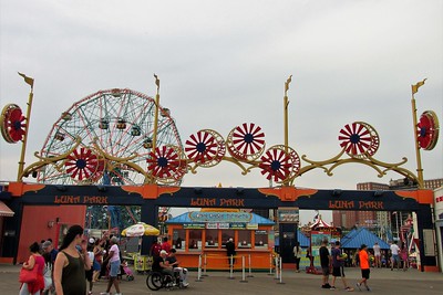 Luna Park at Coney Island / Flickr / Larry Syverson 
Link: https://flic.kr/p/2jJt6Fm 
