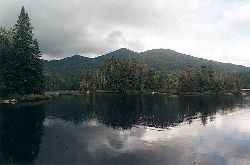 MacNaughton Mt NY seen from Duck Hole dam / Wikimedia Commons / petersent
Link: https://commons.wikimedia.org/wiki/File:MacNaughton_Mt_NY_seen_from_Duck_Hole_dam.jpg
