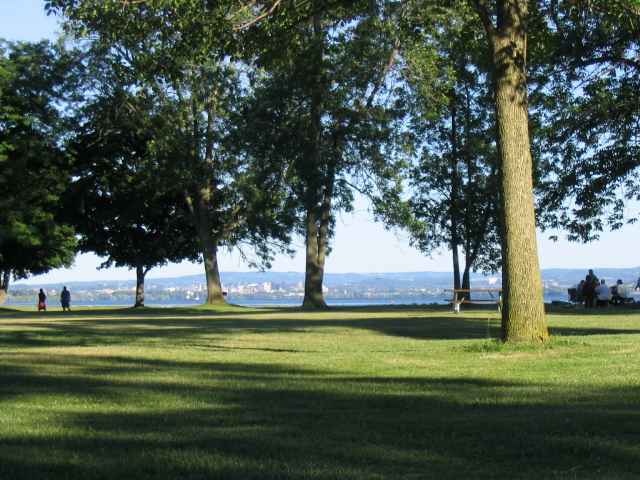 City view from Onondaga Lake Park / Wikimedia Commons / Joegrimes
Link: https://commons.wikimedia.org/wiki/File:Onondaga_Lake_Park.jpg