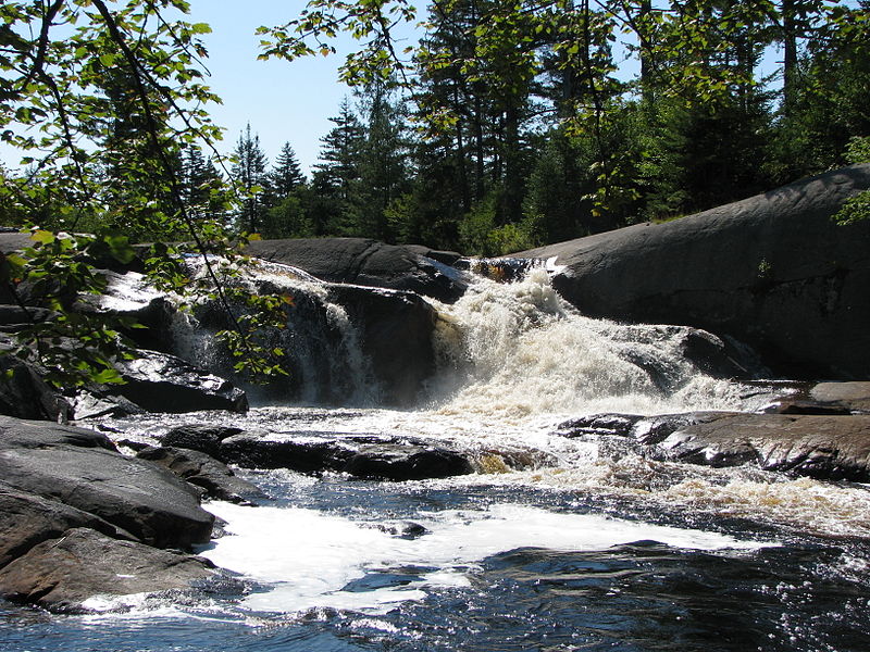Beautiful view of Oswegatchie River at High Falls / Wikimedia Commons / Mwanner
Link: https://commons.wikimedia.org/wiki/File:Oswegatchie_River_-_High_Falls.jpg
