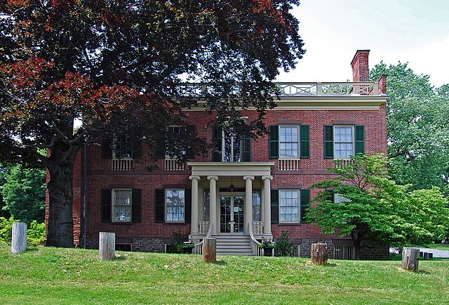 Ten Broeck Mansion / Wikimedia Commons / UpstateNYer
Link: https://commons.wikimedia.org/wiki/File:TenBroeckMansion.jpg