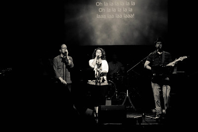 Worship session at Forefront Church / Flickr / Forefront Church NYC 
Link: https://flic.kr/p/7RMgTB 
