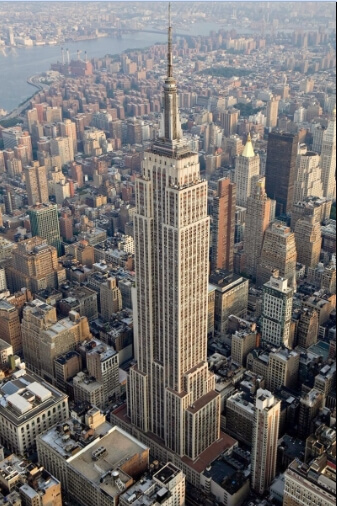 Aerial View of Empire State Building / Wikipedia / Sam Valadi
Link: https://en.wikipedia.org/wiki/Empire_State_Building#/media/File:Empire_State_Building_(aerial_view).jpg