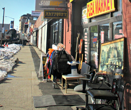 Brooklyn Flea Winter Market / Flickr / Robert S
Link: https://www.flickr.com/photos/berniepicso/24793544011/in/photolist-DLVoQK-tm98TJ-qt3NTW-5YbbUp-5Yfvyd-5Ybffp-5YbfUg-5Yfri1-5YbefH-5Yfsxs-5Ybd2T