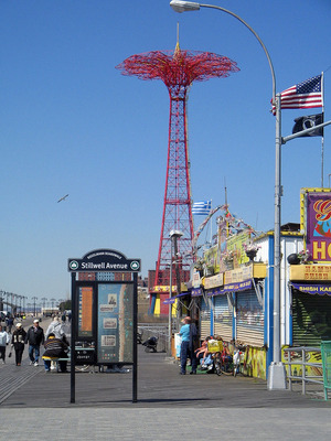Coney Island / Wikimedia Commons / OptimumPx
Link: https://commons.wikimedia.org/wiki/File:Coney_Island_Parachute_Jump.JPG