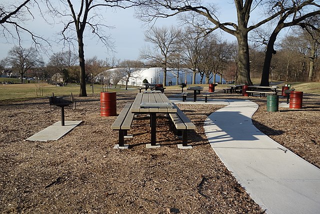 Cunningham Park Picnic Area / Wikimedia Commons / Tdorante10
Link: https://commons.wikimedia.org/wiki/File:Cunningham_Park_South_td_(2019-04-04)_084_-_Picnic_Areas.jpg 
