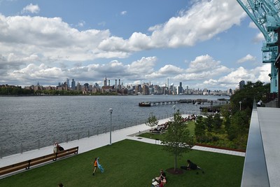 Waterfront view of Domino Park / Flickr / Maykol Newman
Link: https://flic.kr/p/2ah12Cu
