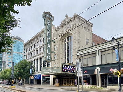 Exterior view of Shea's Performing Arts Center / Flickr / Warren LeMay
Link: https://flic.kr/p/2ogB6DN 
