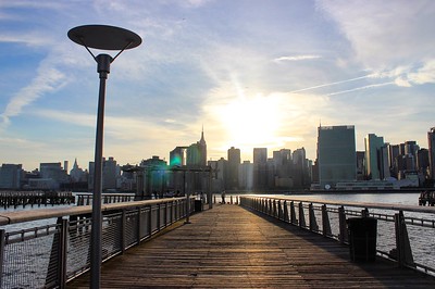 A view of Gantry Plaza State Park / Flickr / Maria Camila Rios
Link: https://flic.kr/p/HrFUYw 

