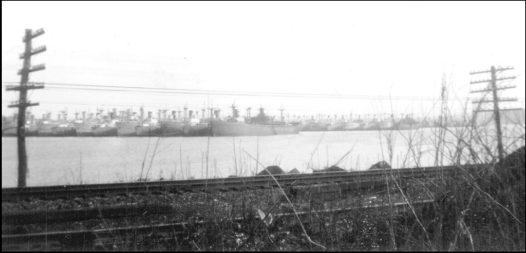 The Hudson River Reserve Fleet in the 1950s / Wikipedia / Manuel Aldea

Link: https://en.wikipedia.org/wiki/Jones_Point,_New_York#/media/File:Hudson_River_National_Defense_Reserve_(Mothball)_Fleet.jpg
