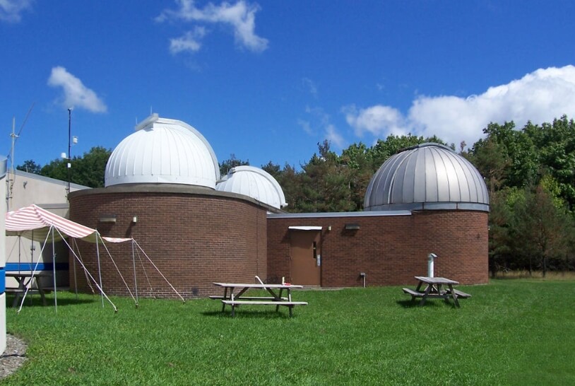 Kopernik Observatory Equatorial Domes / Wikipedia / Tkeator 
Link: https://en.wikipedia.org/wiki/Kopernik_Observatory_%26_Science_Center#/media/File:Kopernik1.JPG