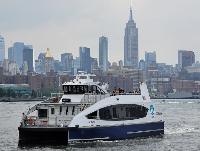 NYC Ferry across East River / Wikipedia / Praneeth Thalla 
Link: https://en.wikipedia.org/wiki/NYC_Ferry#/media/File:NYC_Ferry.jpg