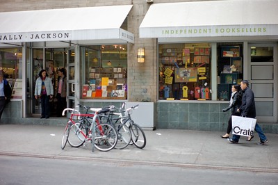 Outside view of McNally Jackson Books Prince Street / Flickr / Branko_
Link: https://flic.kr/p/9qBPsM
