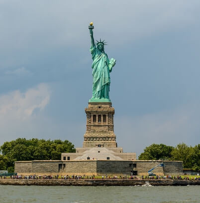 Statue of Liberty / Flickr / Peter Miller
Link: https://flickr.com/photos/pmillera4/51439629677/in/photolist-2mnxxLR-aHeSzM-7amLN2-2iJH5Bh-RHquTU-waEopP-fPLGyh-bu8ofj-uWhxZd-8S7H9J-6ZgUPB-4DSU5g-2jw6NL3-2n1fTEz-6JJ1UB-ijow9x-2nNWNNs-i19QH-2akQoY9-2m4PKYj-cxm5UC-BV1FBC-2mWgvkw-cxm6RQ-2nuPfFj-2jpfsWi-2hzwmWv-6TnQbA-GM8W8S-8RRktV-aAxXmx-2hnHJRn-FTPz8L-decAcU-iKQZen-4jnsaG-dtvjvm-P6zmEH-xaXGD7-52gdL-YWAncd-pQh7ux-2kp7BNd-pJDaPu-HNizDD-2kv7bhd-cwtbPf-2kHWUCY-RiJY7U-cwtfUf
