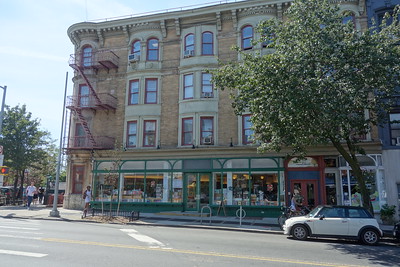 Street view of Greenlight Bookstore (Fulton Street) / Flickr / YouTuber
Link: https://flic.kr/p/LEmCvR
