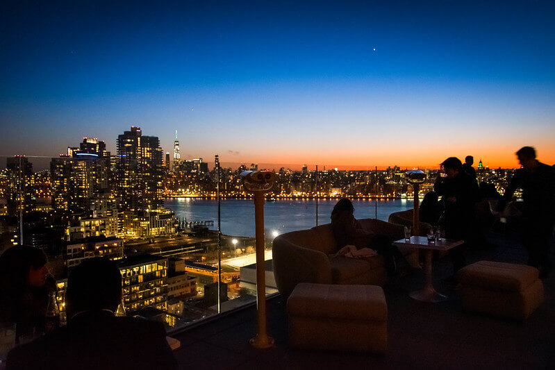 Beautiful Sunset View at the Westlight Rooftop Bar / Flickr / Maria Eklind
Link: https://flickr.com/photos/mariaeklind/52014099585