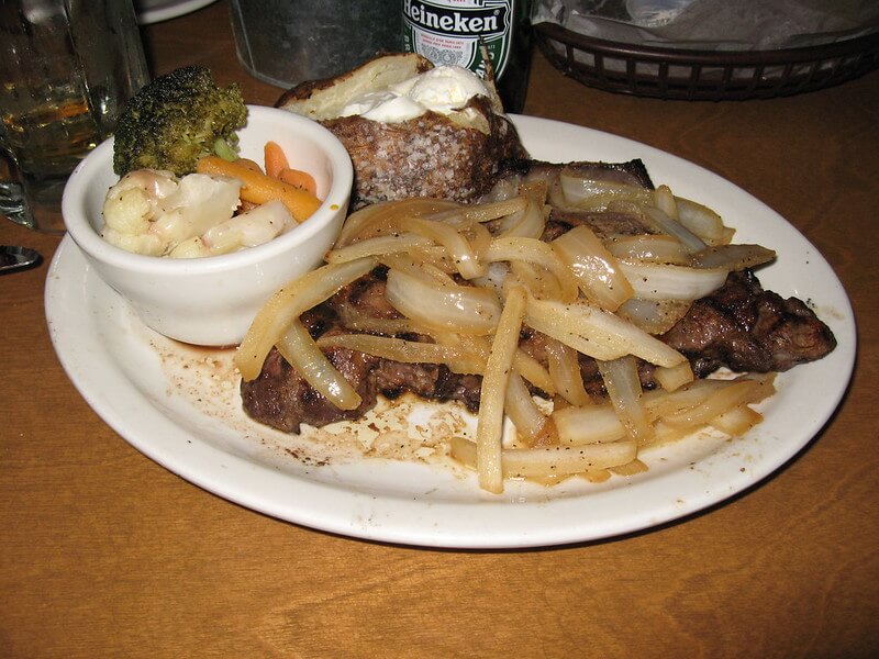 16oz. Steak Dish from the Texas Roadhouse / Flickr / Tobias Abel
Link: https://flickr.com/photos/lennox_mcdough/760995643