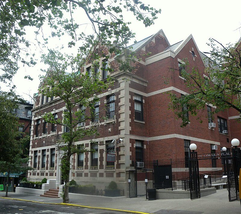 The Middle and Upper School building at 181 Lincoln Place / Wikipedia / Jim.henderson
Link: https://en.wikipedia.org/wiki/Berkeley_Carroll_School#/media/File:Berkeley_Carroll_School_181_Lincoln_Pl_jeh.jpg