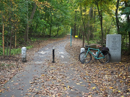 Yonkers Greenway / Wikimedia Commons / RoySmith
Link: https://commons.wikimedia.org/wiki/File:Putnam_Greenway_entrance_from_South_County_Trail.jpg