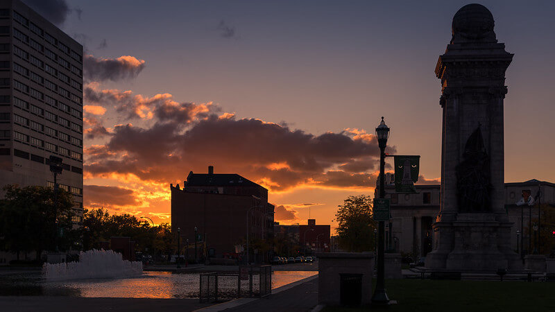 Beautiful Sunset in the Clinton Square / Flickr / Pherit
Link: https://flickr.com/photos/49085264@N07/22253219675