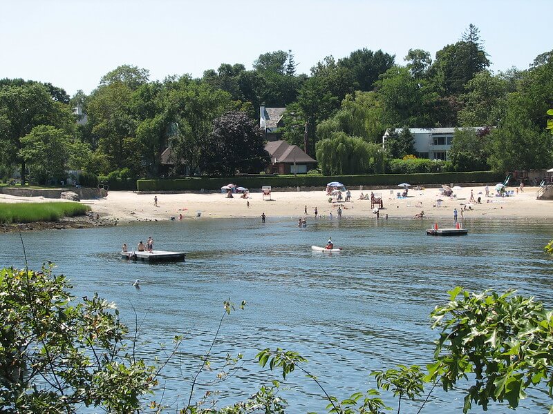 View of the Beach in Larchmont Manor Water Park / Flickr / Walking
Link: https://flickr.com/photos/wengs/209705601
