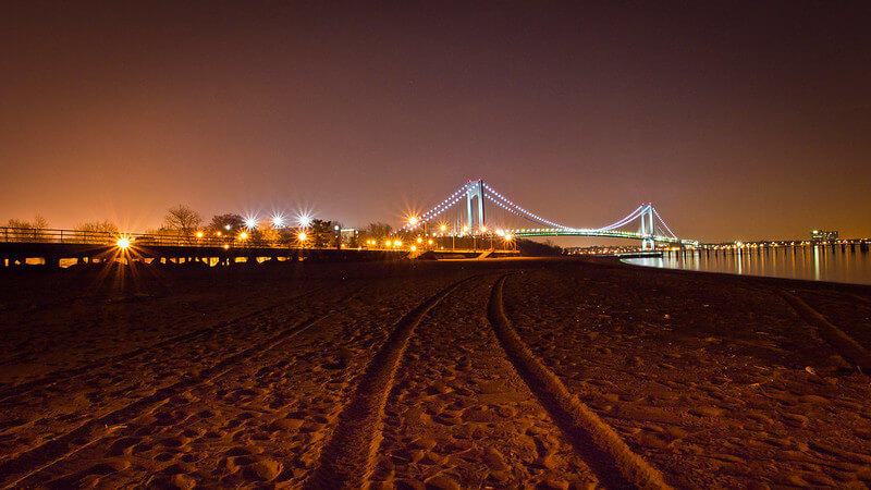 Night Shot of the Bridge along Midland Beach / Flickr / Rob Gross
Link: https://flickr.com/photos/robgross/6861626052